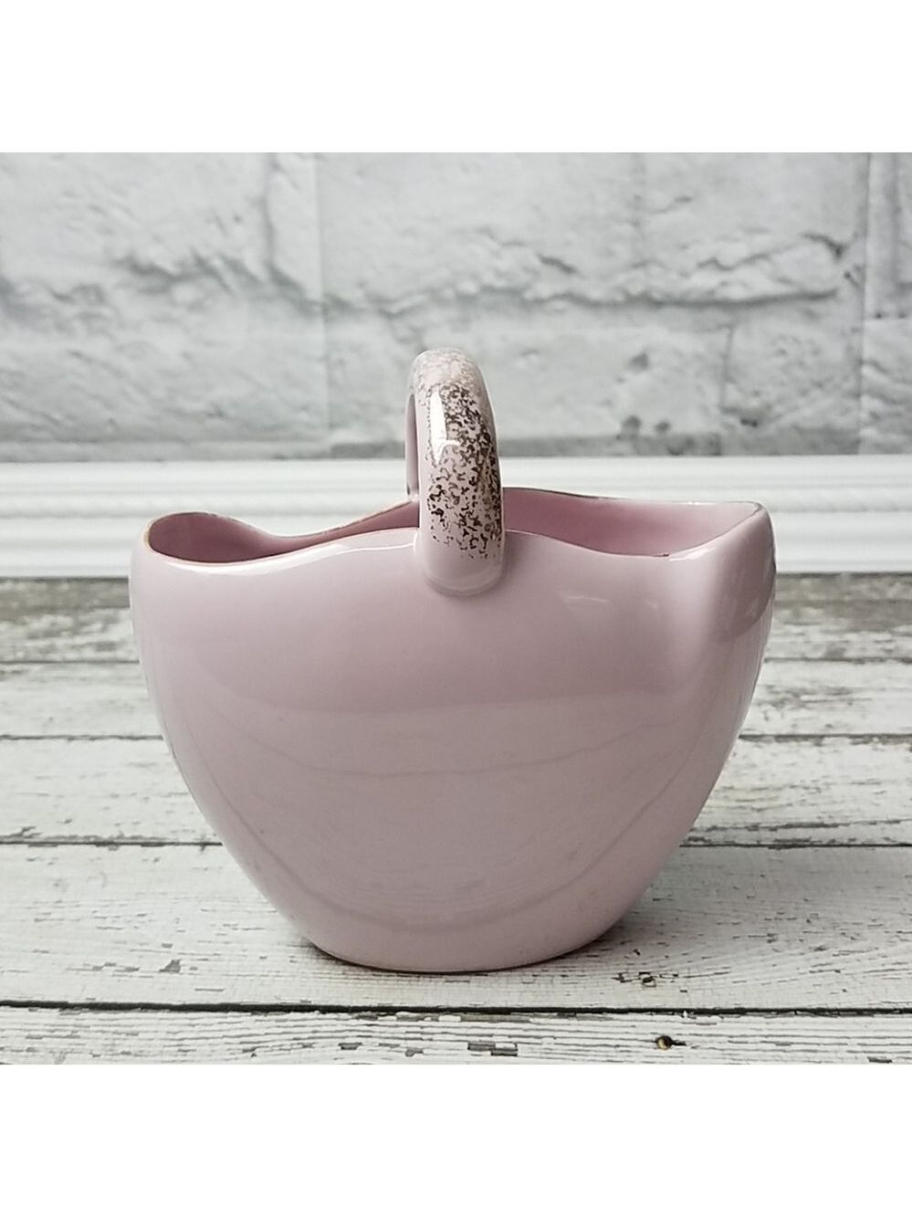 Stunning vintage Ucagco pink basket vase planter - Picture 2 of 4